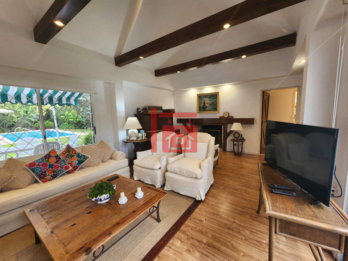 Casa ID.214 - casa en barrio cantegril, un lugar para vivir y soñar 