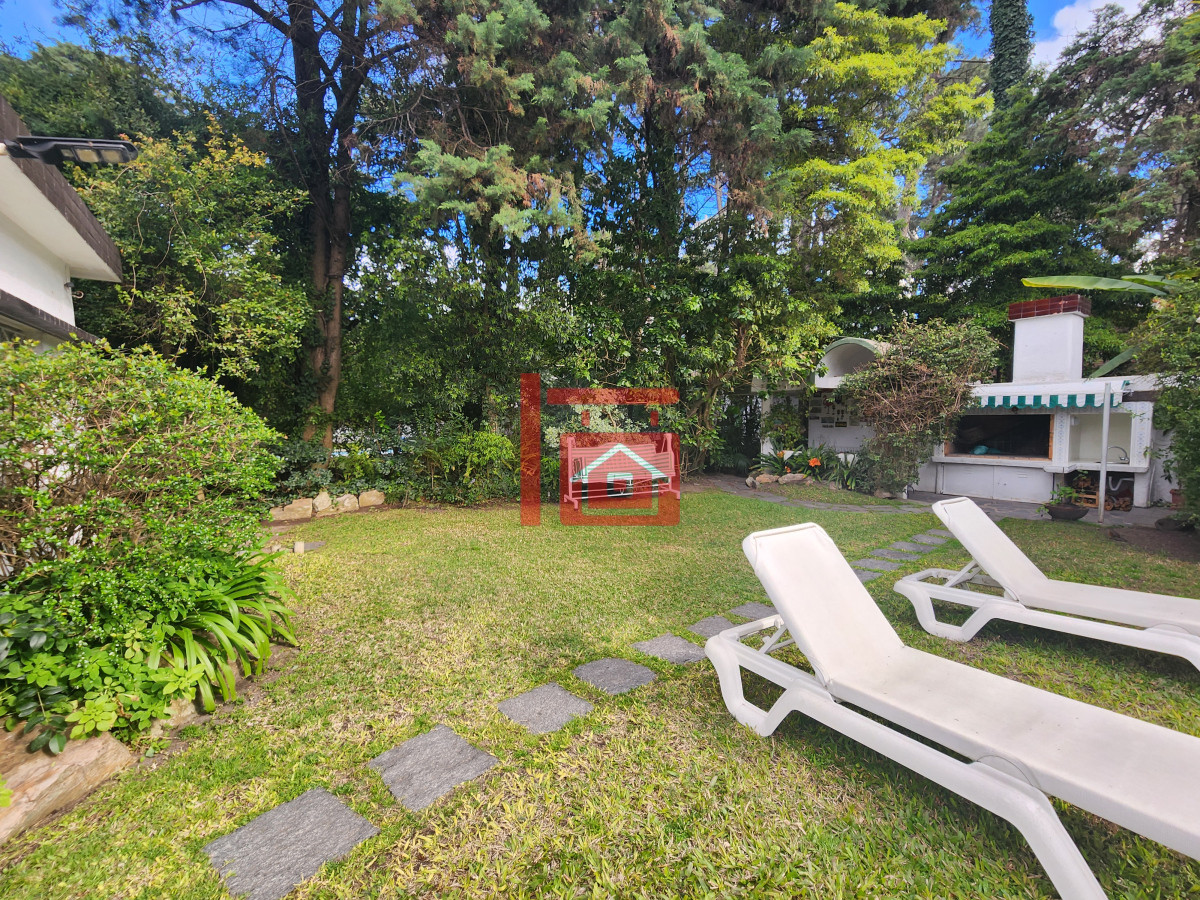 Casa ID.214 - casa en barrio cantegril, un lugar para vivir y soñar 