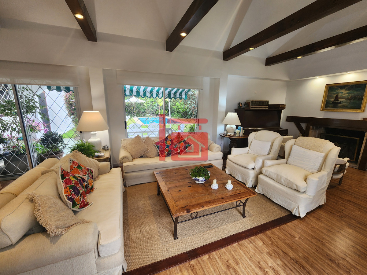 Casa ID.214 - casa en barrio cantegril, un lugar para vivir y soñar 