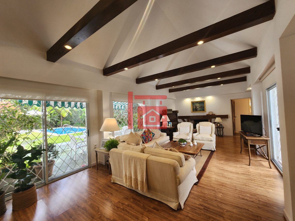 Casa ID.214 - casa en barrio cantegril, un lugar para vivir y soñar 