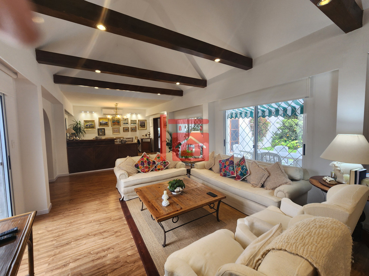 Casa ID.214 - casa en barrio cantegril, un lugar para vivir y soñar 