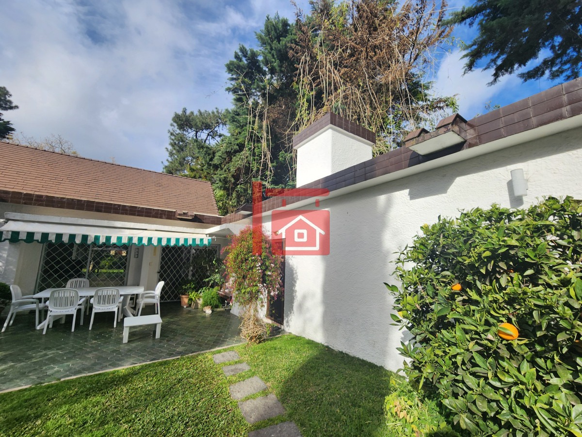 Casa ID.214 - casa en barrio cantegril, un lugar para vivir y soñar 