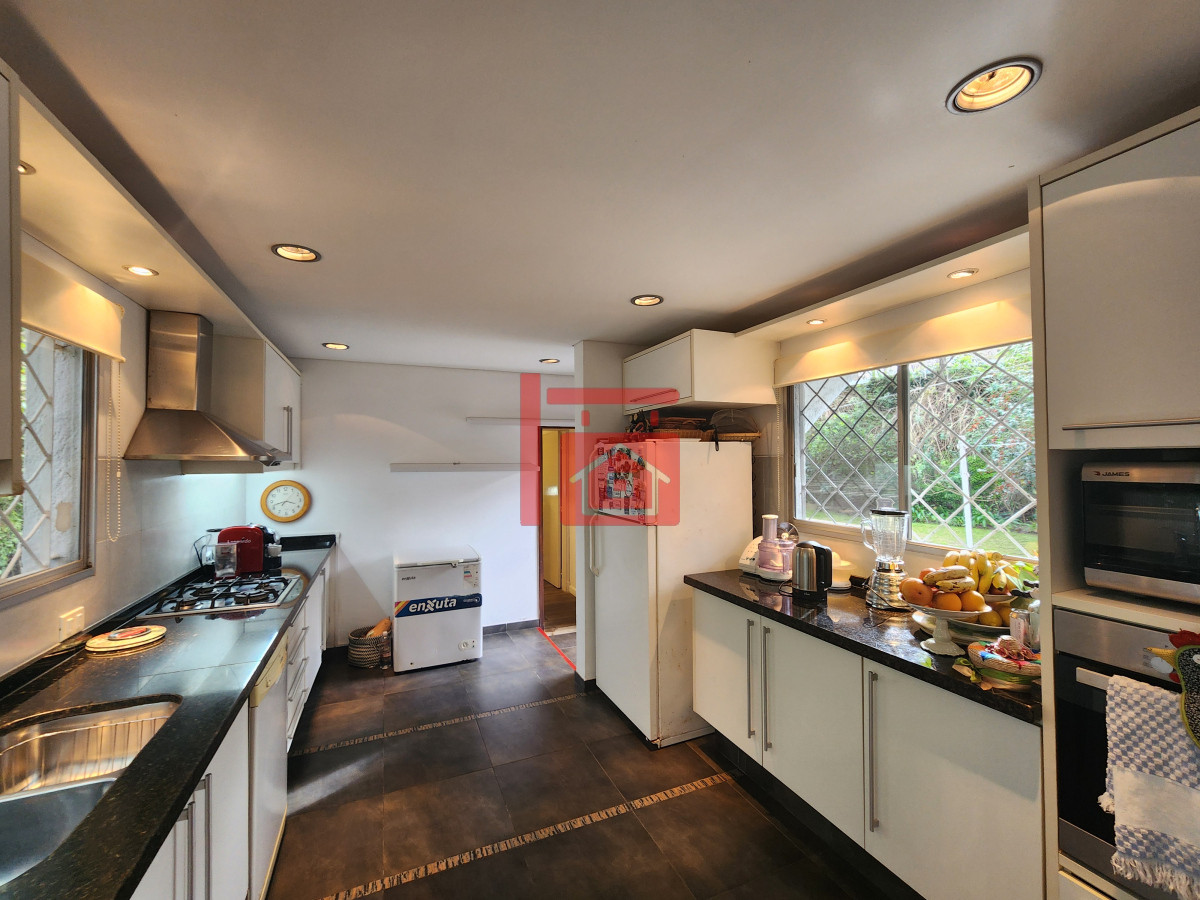 Casa ID.214 - casa en barrio cantegril, un lugar para vivir y soñar 