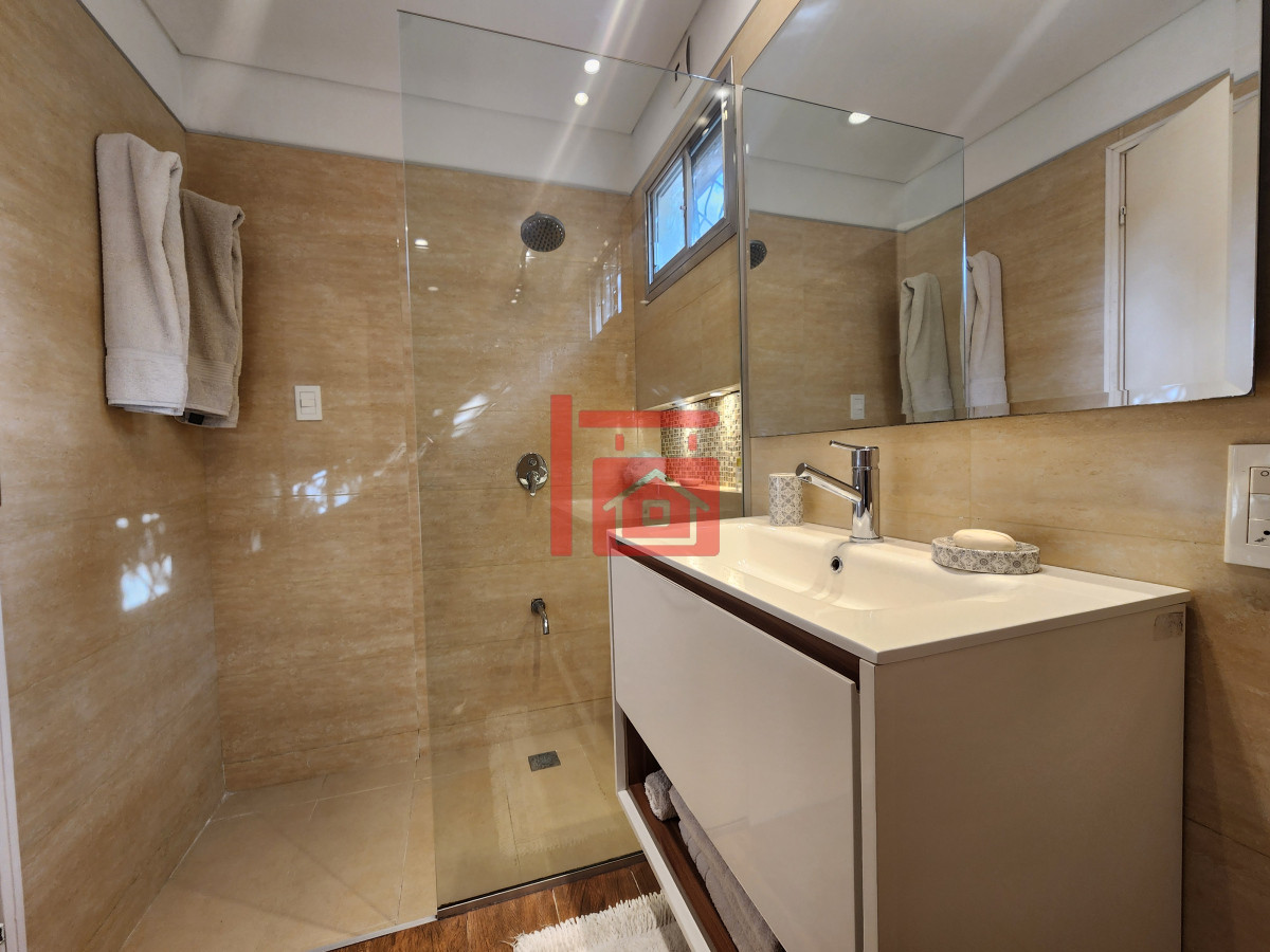 Casa ID.214 - casa en barrio cantegril, un lugar para vivir y soñar 