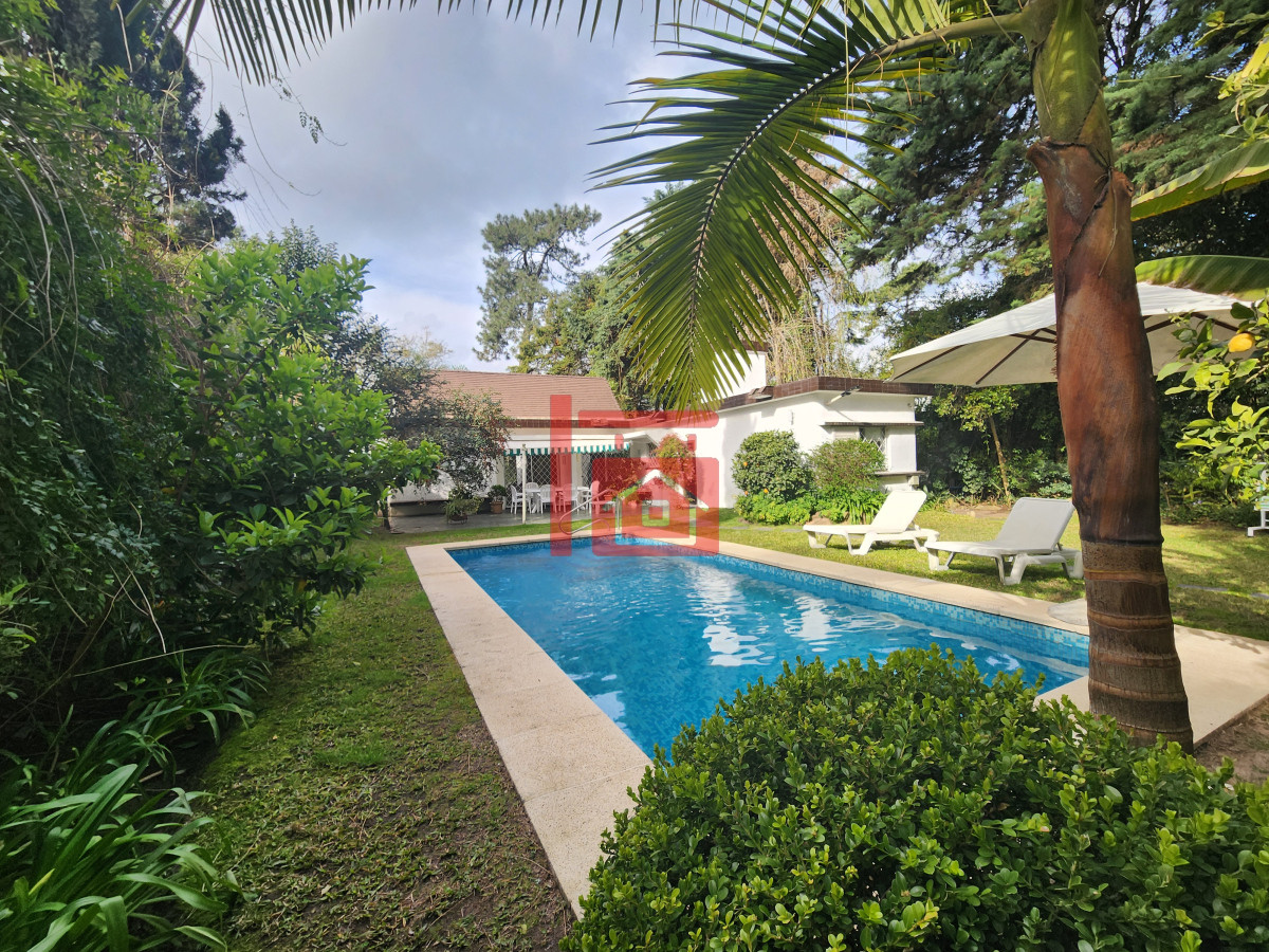 Casa ID.214 - casa en barrio cantegril, un lugar para vivir y soñar 