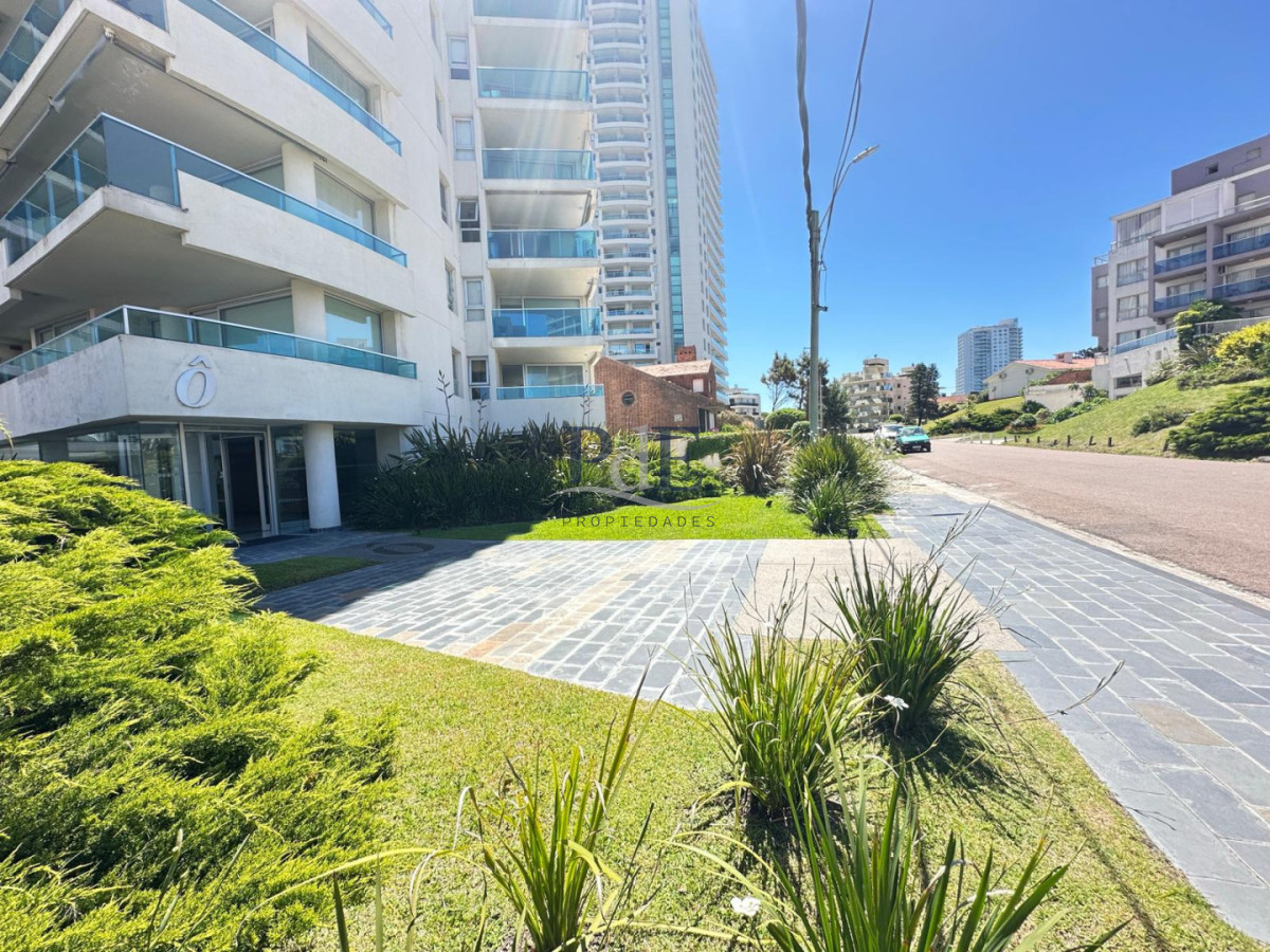 Apartamento en parada 6 de la Playa Brava 