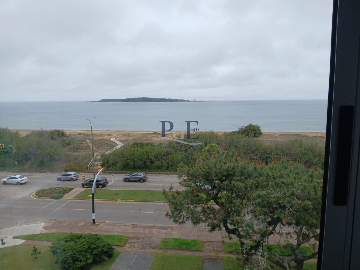 Apartamento en venta - Primera línea en Playa Mansa Punta del Este - Imagen 3