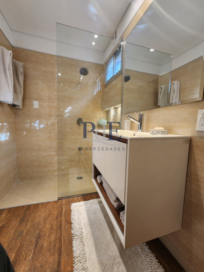 Casa en barrio Cantegril, 4 dormitorios. Reciclada con piscina climatizada - Imagen 47