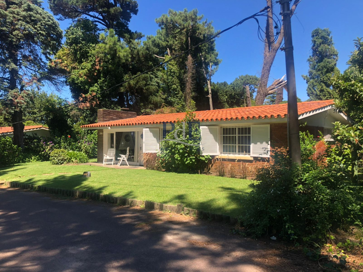 Casa en alquiler | Playa Mansa - Punta del Este (Parada 8  Marangatú)