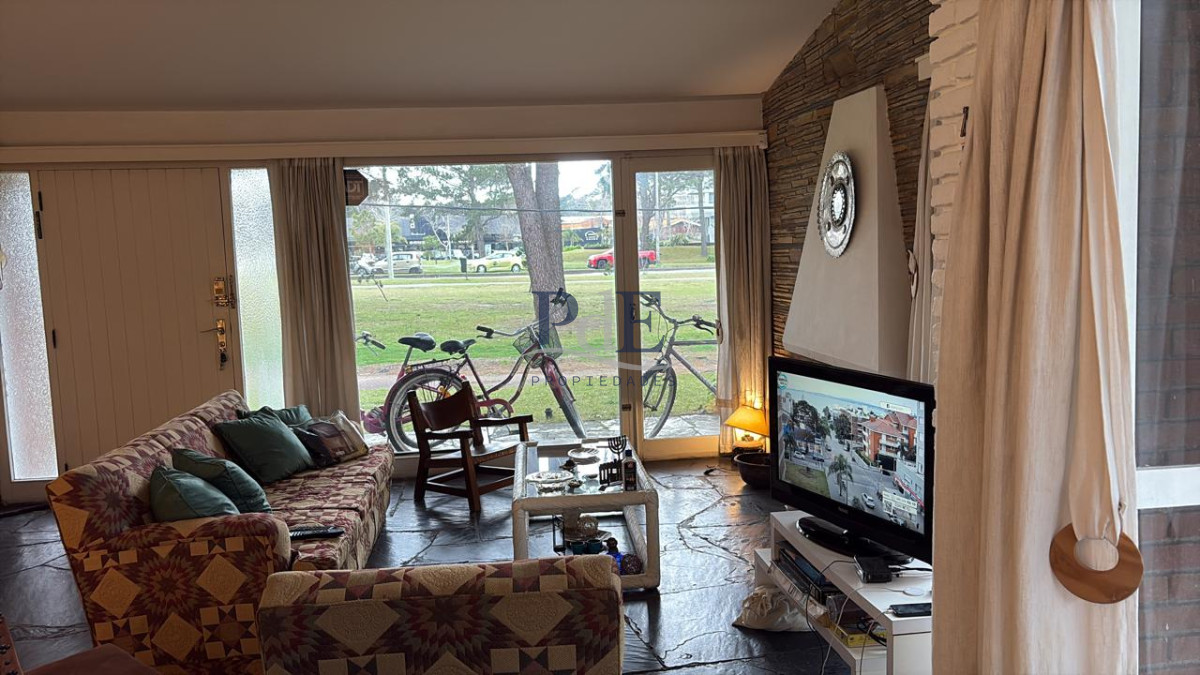 Casa en alquiler | Playa Mansa - Punta del Este (Parada 8  Marangatú) - Imagen 4