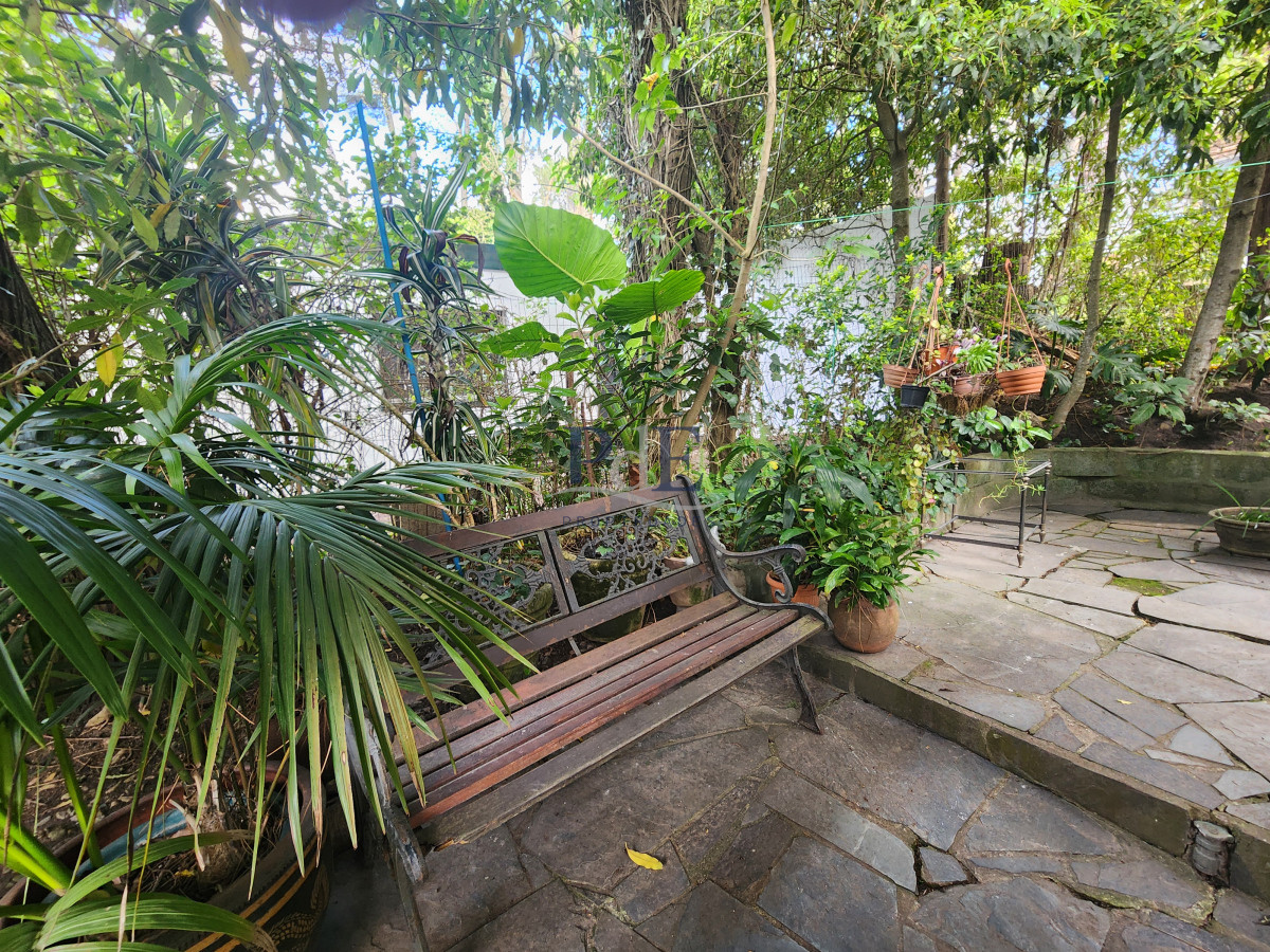 Casa en barrio Cantegril, 4 dormitorios. Reciclada con piscina climatizada - Imagen 25