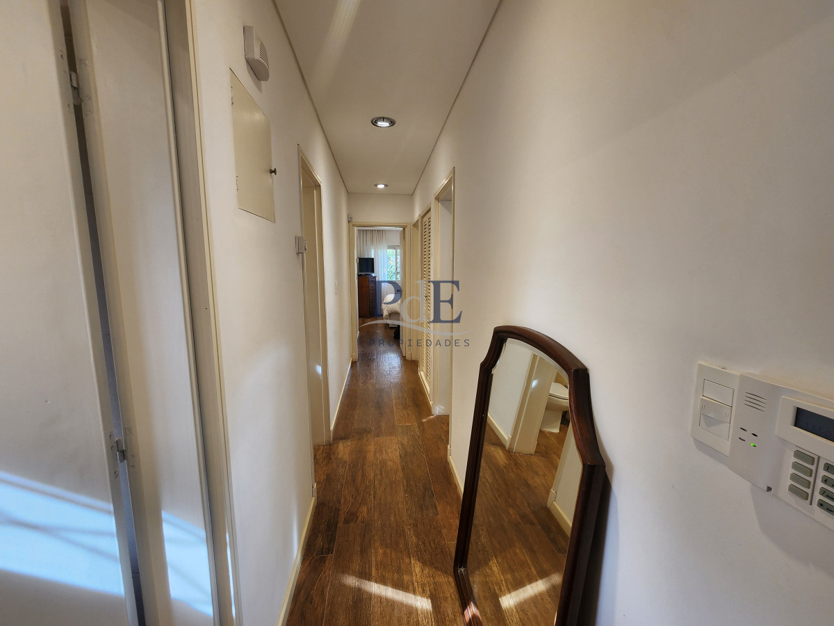 Casa en barrio Cantegril, 4 dormitorios. Reciclada con piscina climatizada - Imagen 50