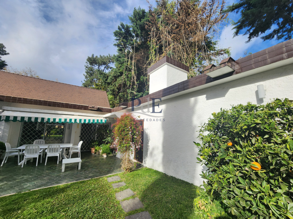 Casa en barrio Cantegril, 4 dormitorios. Reciclada con piscina climatizada - Imagen 22