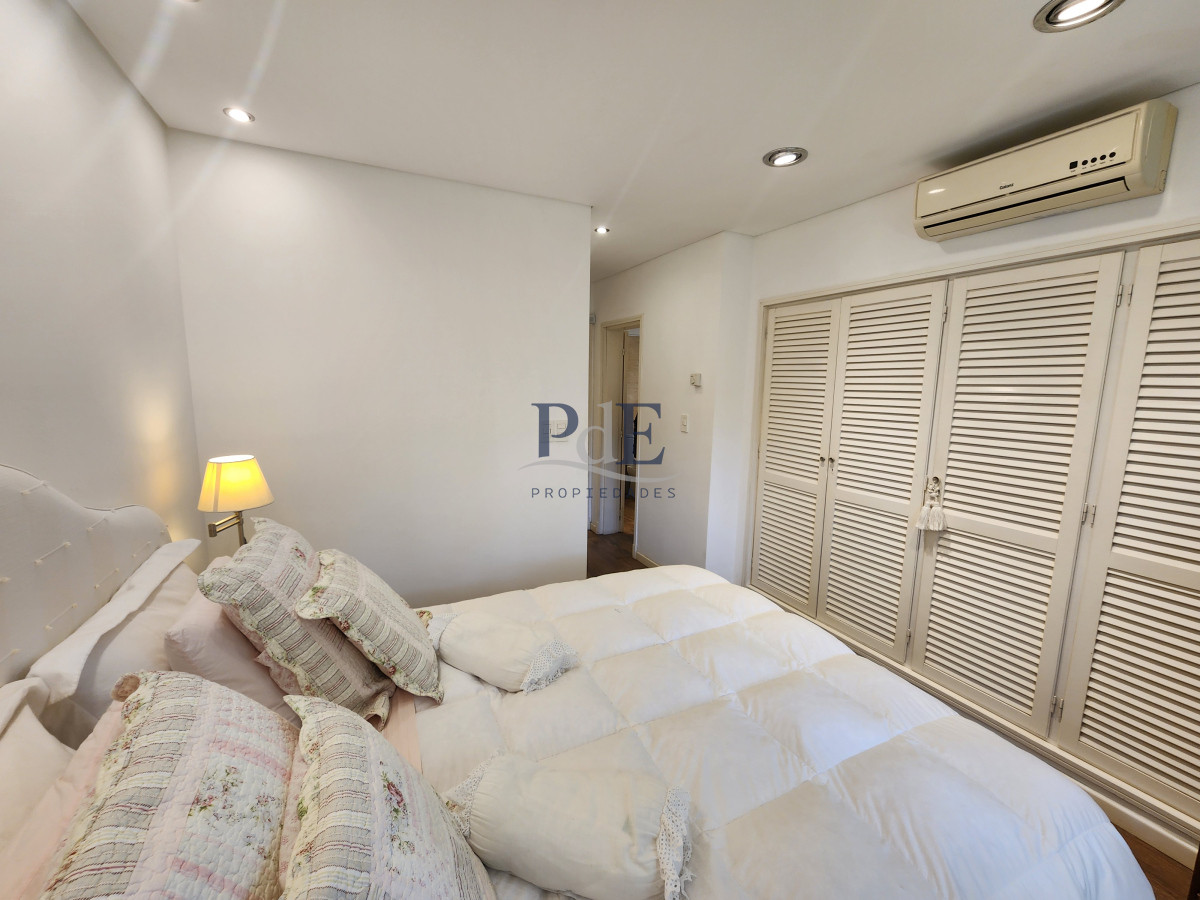 Casa en barrio Cantegril, 4 dormitorios. Reciclada con piscina climatizada - Imagen 44