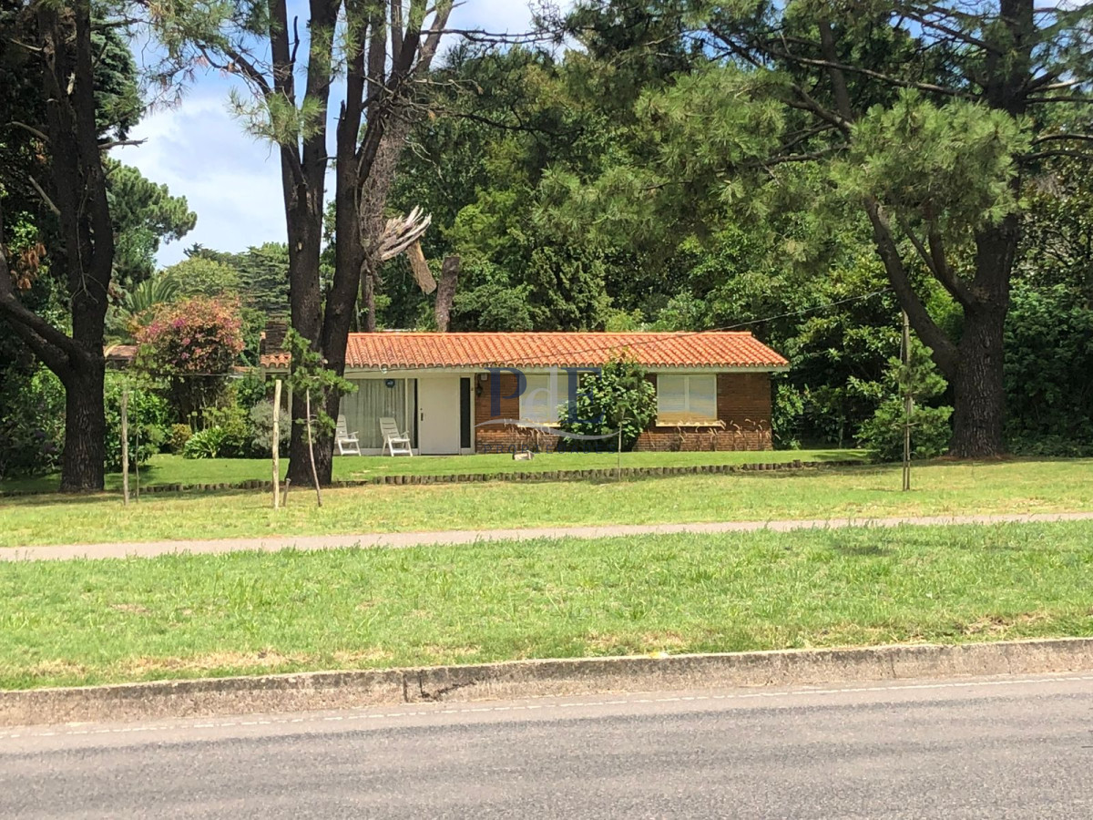 Casa en alquiler | Playa Mansa - Punta del Este (Parada 8  Marangatú) - Imagen 2
