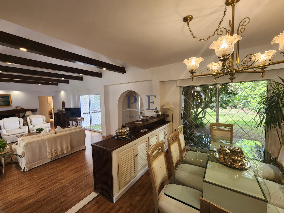 Casa en barrio Cantegril, 4 dormitorios. Reciclada con piscina climatizada - Imagen 11