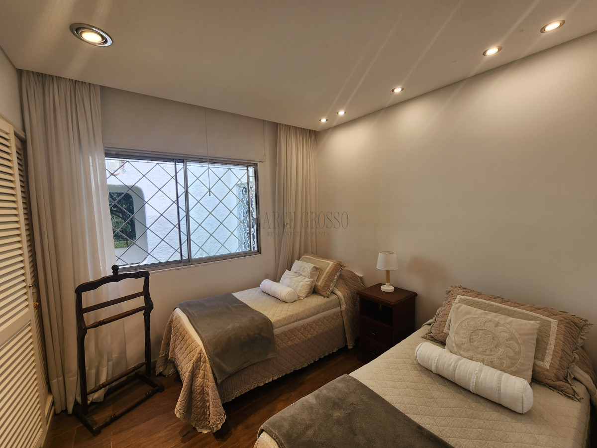 Casa ID.24 - casa en barrio cantegril, un lugar para vivir y soñar 