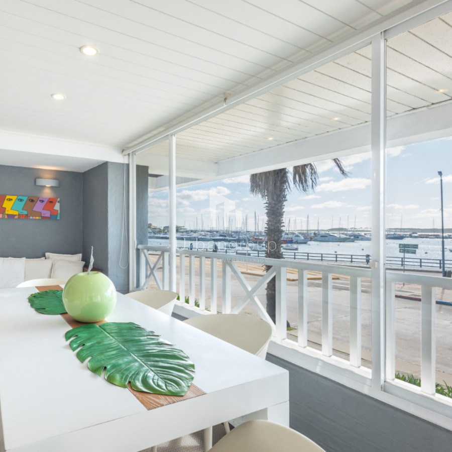 Apartamento ID.6 - Departamento En Venta Frente Al Puerto Punta Del Este Península. Edificio New Port. Calle 20. 4 Dormitorios 4 Baños.