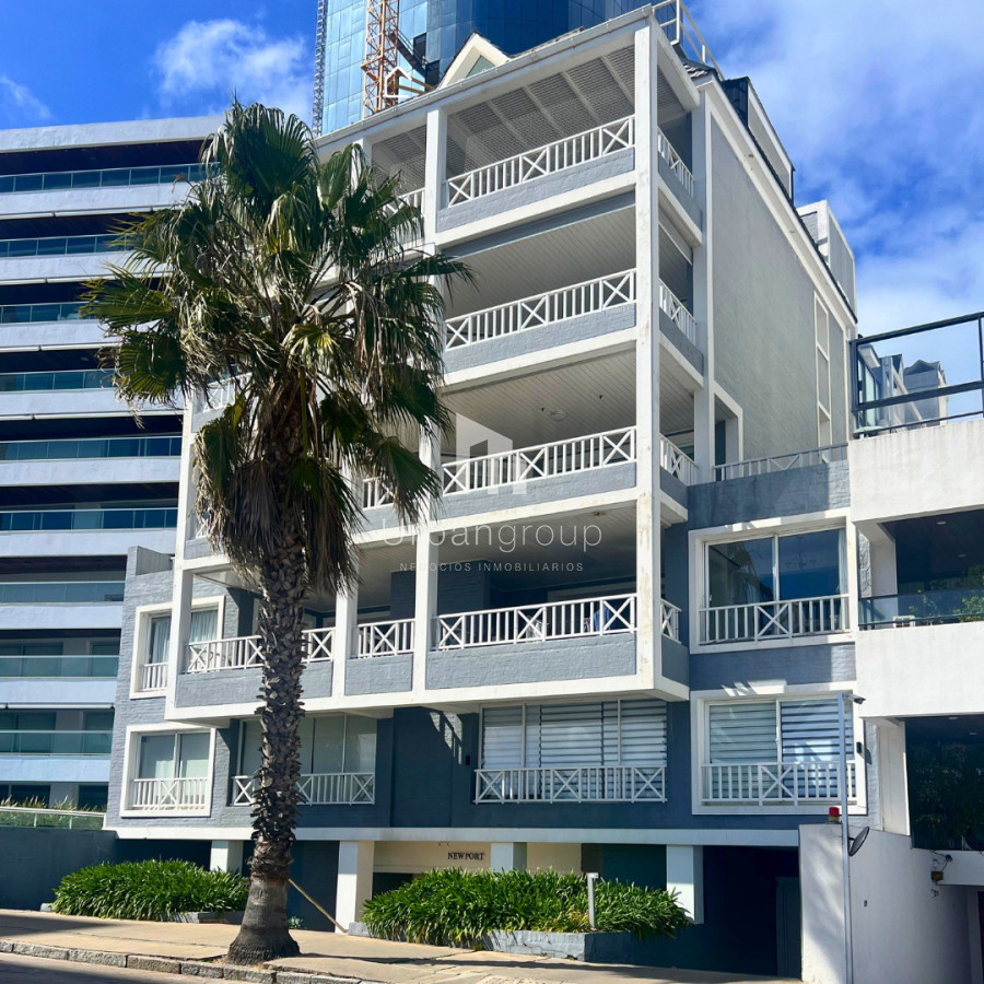 Apartamento ID.6 - Departamento En Venta Frente Al Puerto Punta Del Este Península. Edificio New Port. Calle 20. 4 Dormitorios 4 Baños.