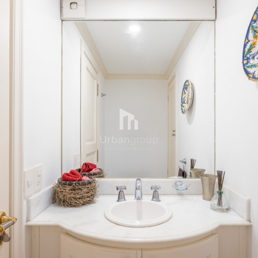 Apartamento ID.6 - Departamento En Venta Frente Al Puerto Punta Del Este Península. Edificio New Port. Calle 20. 4 Dormitorios 4 Baños.