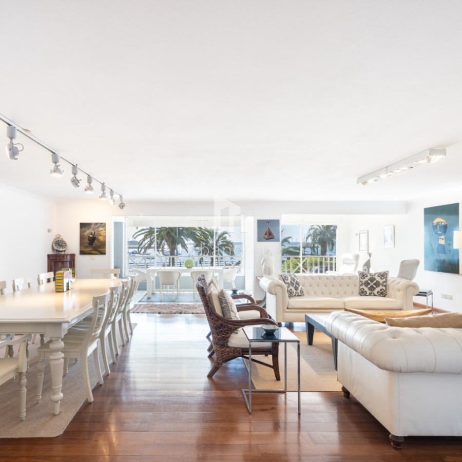 Apartamento ID.6 - Departamento En Venta Frente Al Puerto Punta Del Este Península. Edificio New Port. Calle 20. 4 Dormitorios 4 Baños.