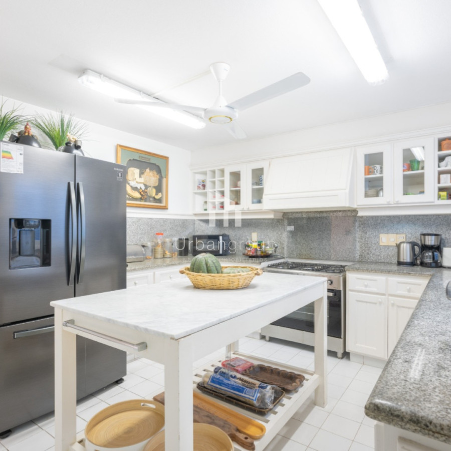 Apartamento ID.6 - Departamento En Venta Frente Al Puerto Punta Del Este Península. Edificio New Port. Calle 20. 4 Dormitorios 4 Baños.