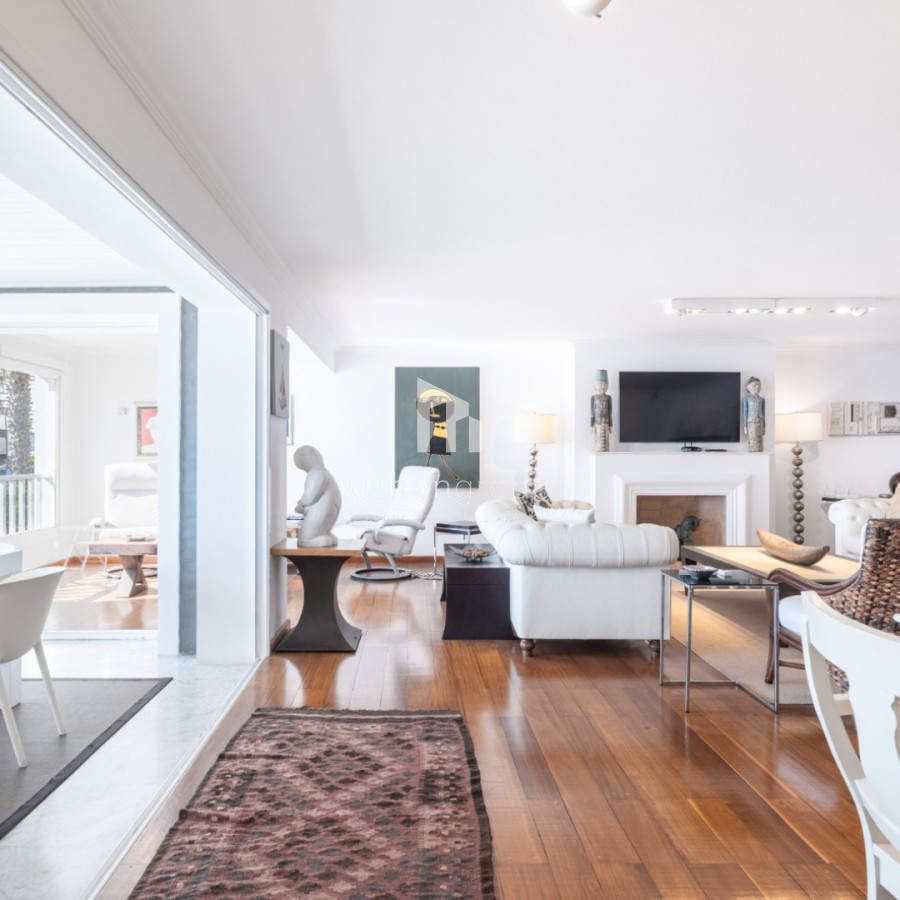 Apartamento ID.6 - Departamento En Venta Frente Al Puerto Punta Del Este Península. Edificio New Port. Calle 20. 4 Dormitorios 4 Baños.