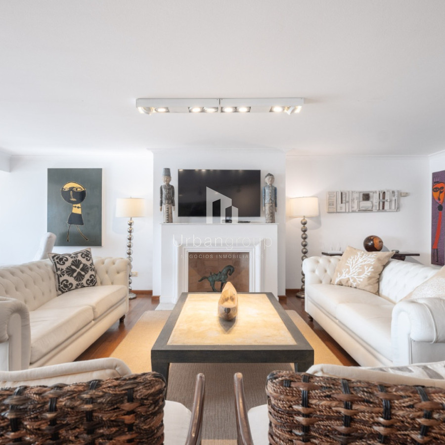 Apartamento ID.6 - Departamento En Venta Frente Al Puerto Punta Del Este Península. Edificio New Port. Calle 20. 4 Dormitorios 4 Baños.