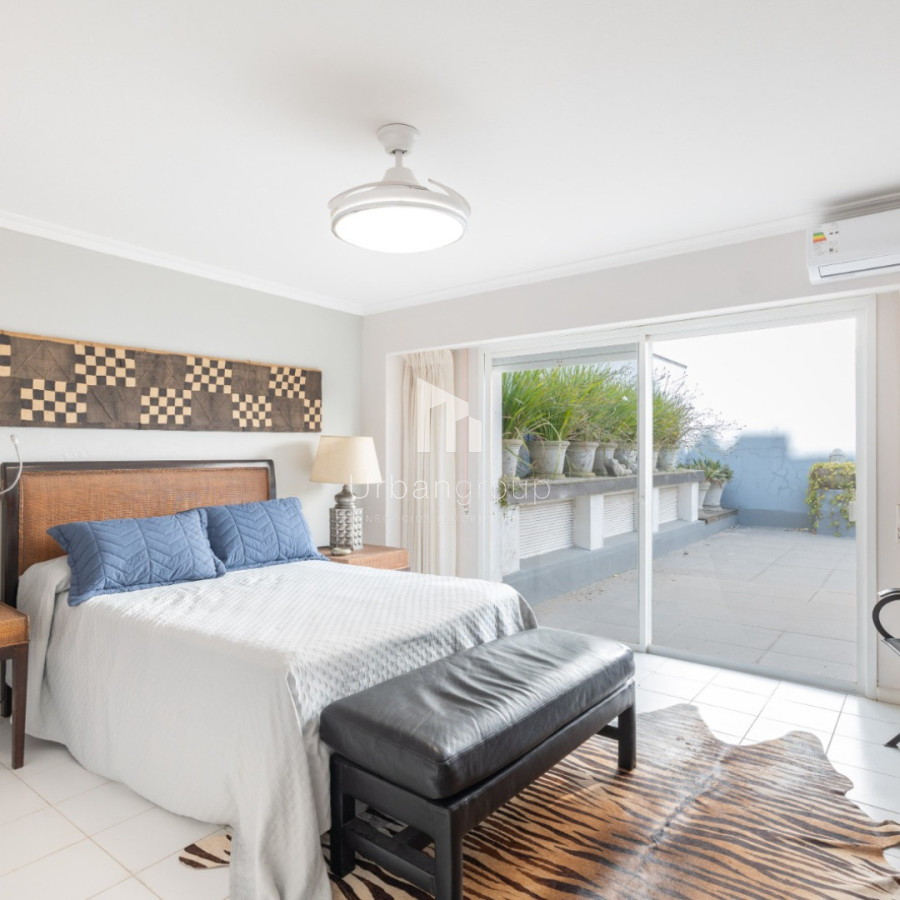 Apartamento ID.6 - Departamento En Venta Frente Al Puerto Punta Del Este Península. Edificio New Port. Calle 20. 4 Dormitorios 4 Baños.