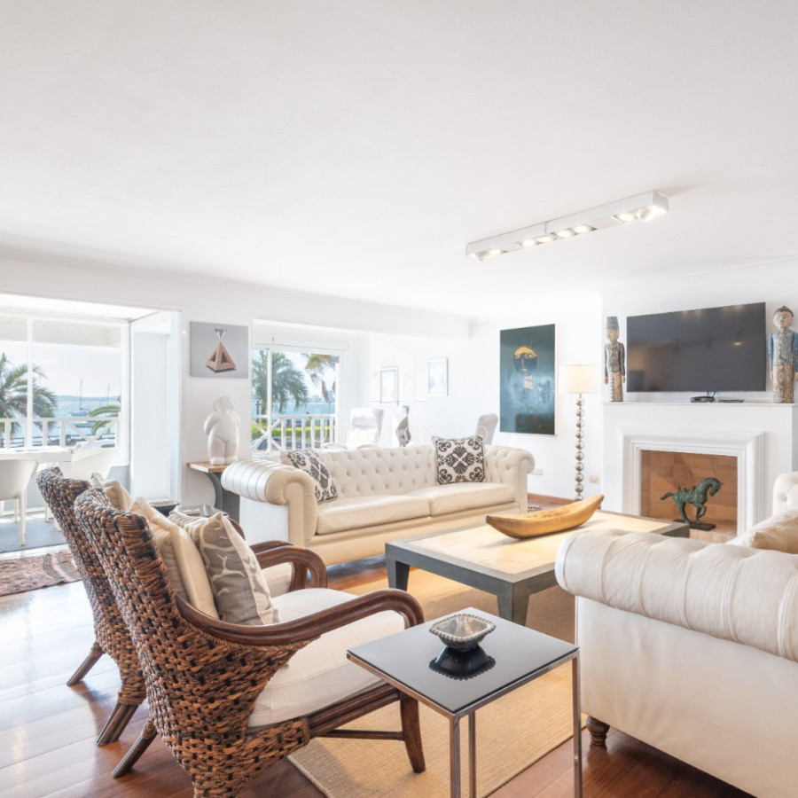 Apartamento ID.6 - Departamento En Venta Frente Al Puerto Punta Del Este Península. Edificio New Port. Calle 20. 4 Dormitorios 4 Baños.