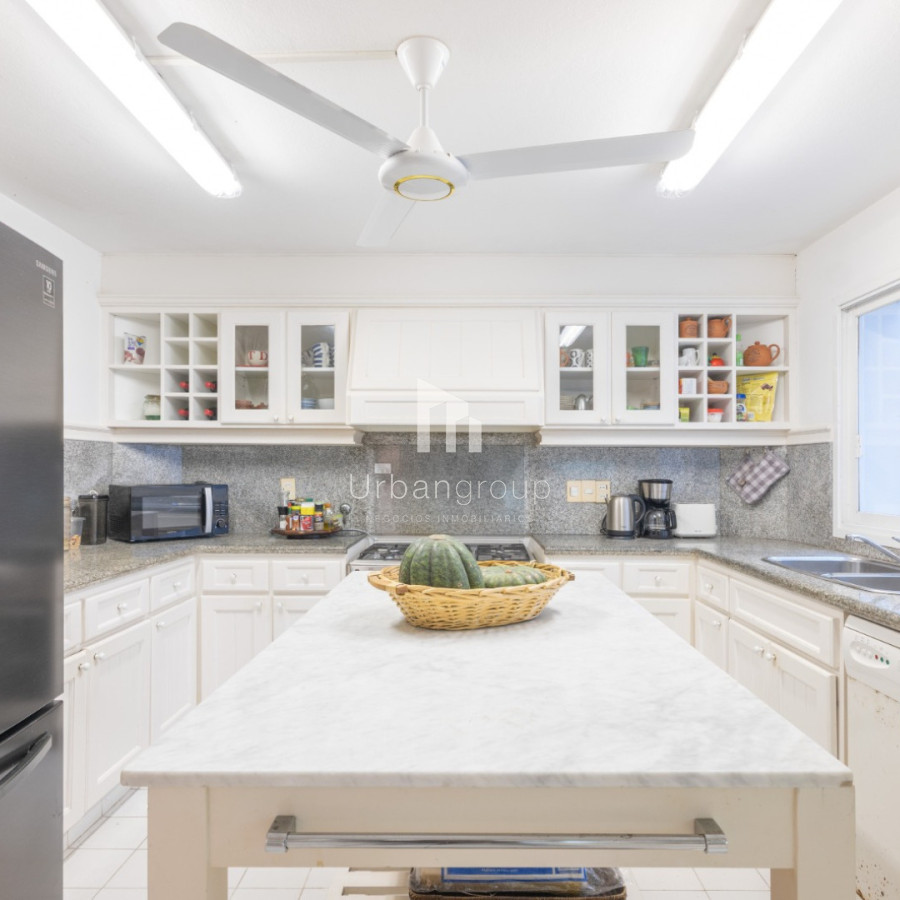 Apartamento ID.6 - Departamento En Venta Frente Al Puerto Punta Del Este Península. Edificio New Port. Calle 20. 4 Dormitorios 4 Baños.