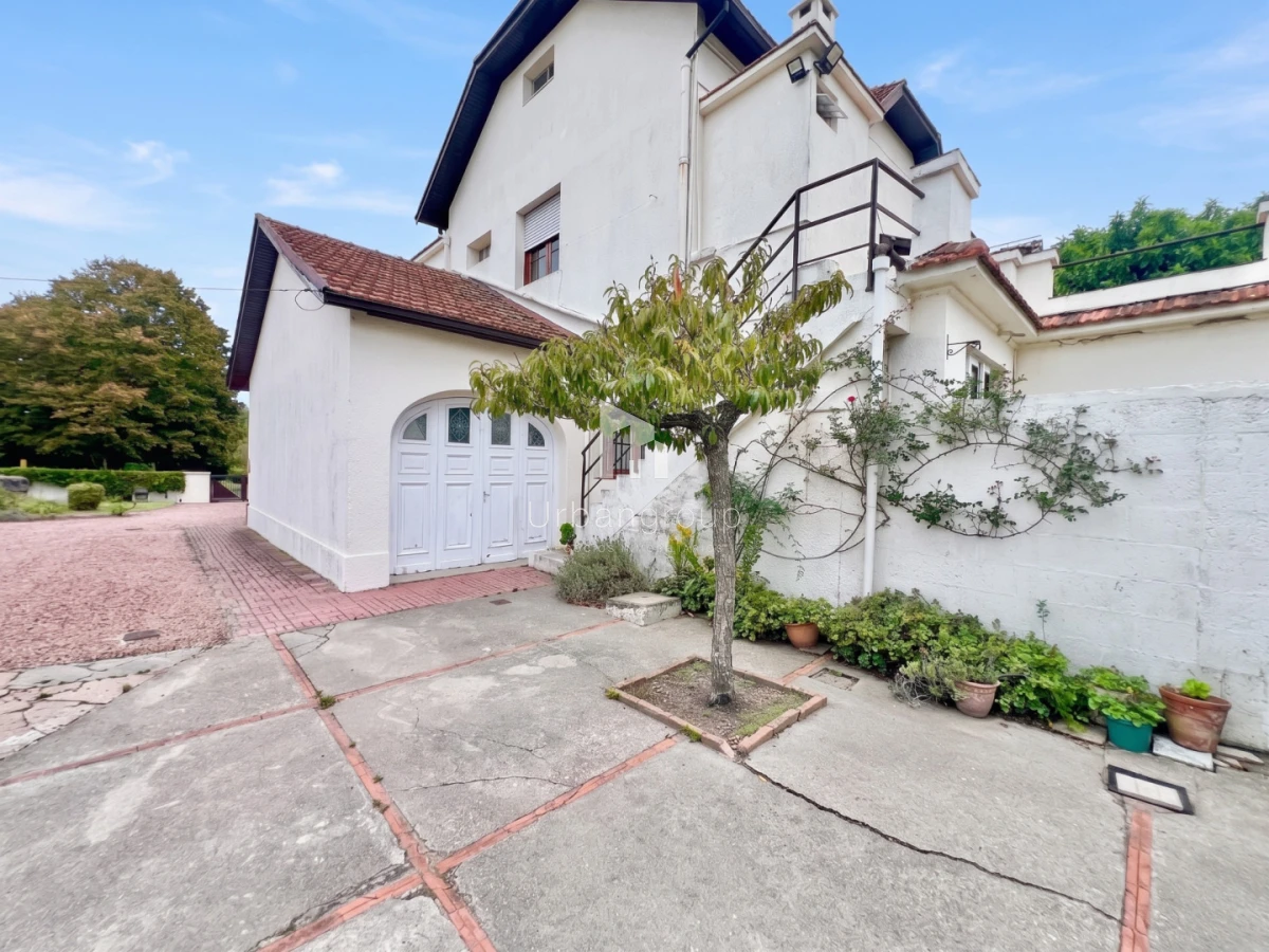 Casa ID.85 - Casa en venta 5 Dormitorios en Carrasco. Av. Bolivia