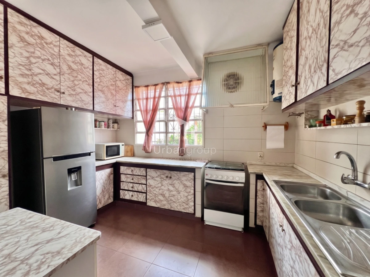Casa ID.85 - Casa en venta 5 Dormitorios en Carrasco. Av. Bolivia