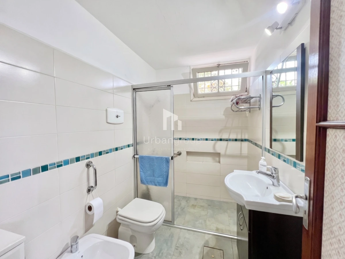 Casa ID.85 - Casa en venta 5 Dormitorios en Carrasco. Av. Bolivia