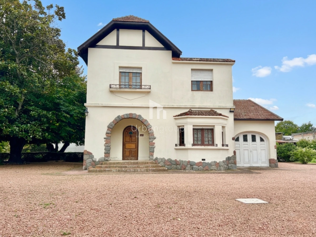 Casa ID.85 - Casa en venta 5 Dormitorios en Carrasco. Av. Bolivia