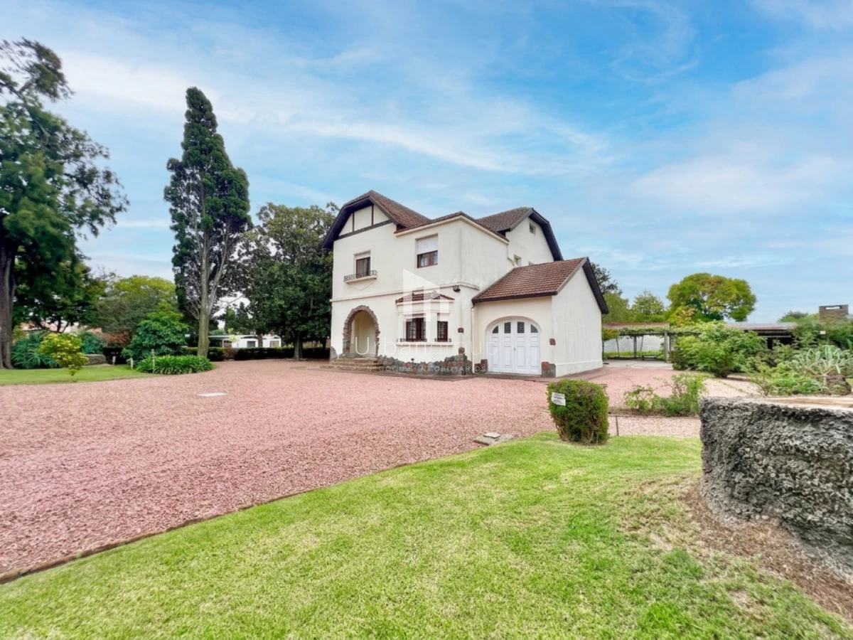 Casa ID.85 - Casa en venta 5 Dormitorios en Carrasco. Av. Bolivia