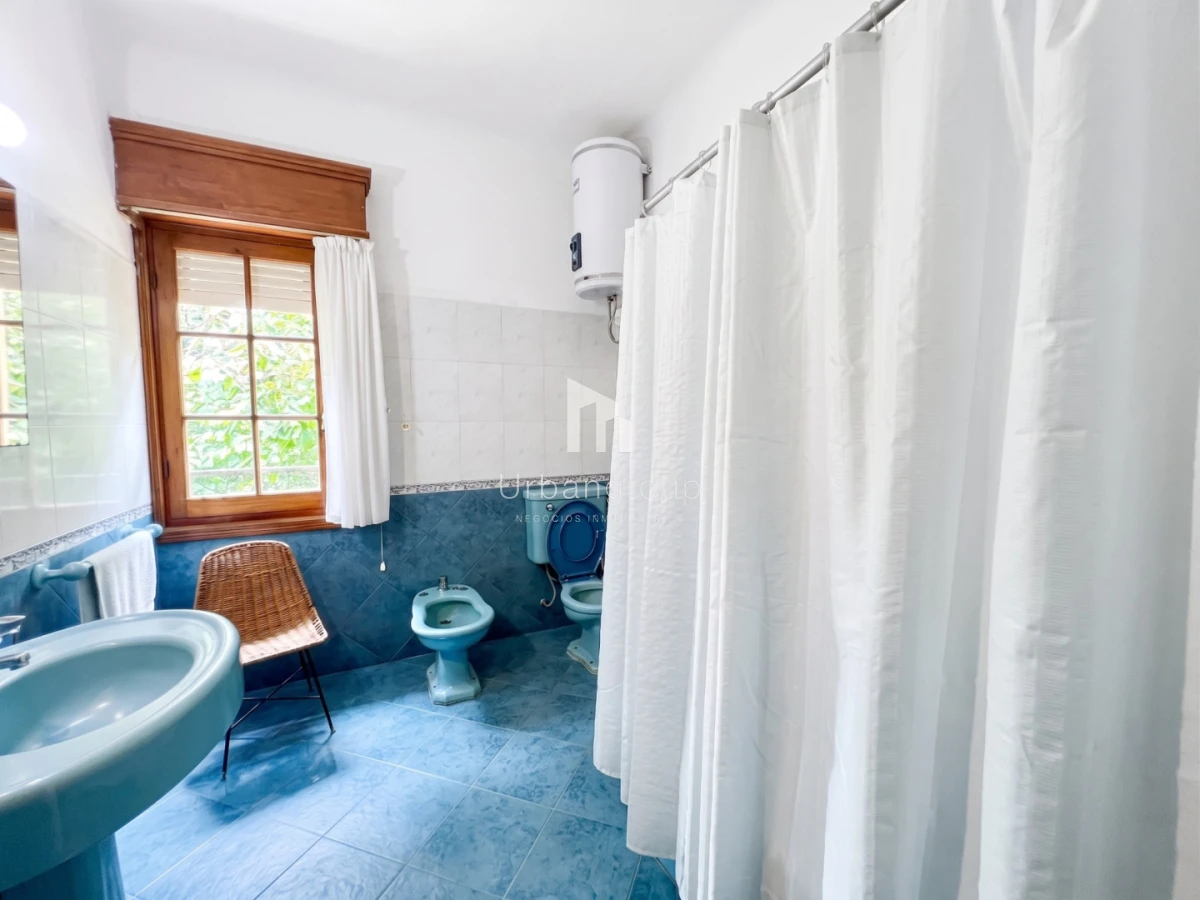 Casa ID.85 - Casa en venta 5 Dormitorios en Carrasco. Av. Bolivia