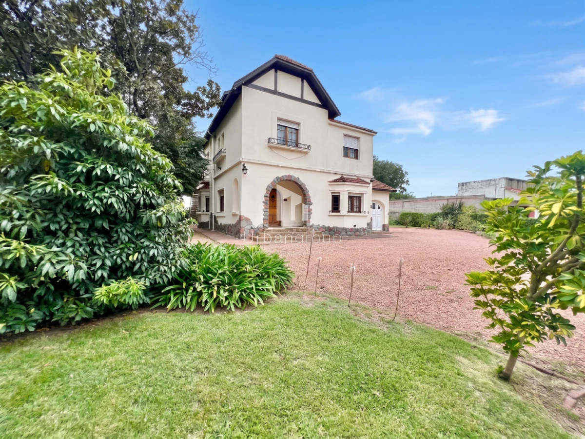 Casa ID.85 - Casa en venta 5 Dormitorios en Carrasco. Av. Bolivia