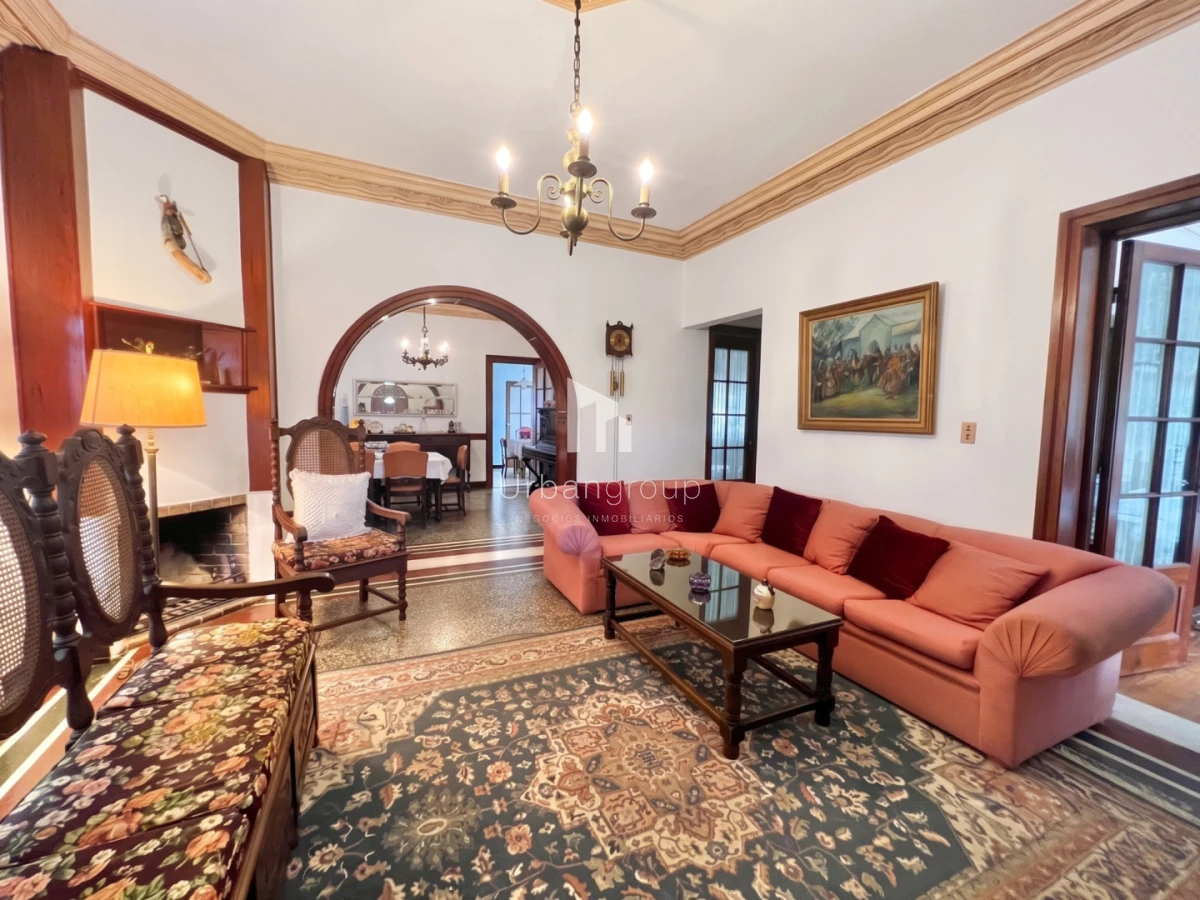 Casa ID.85 - Casa en venta 5 Dormitorios en Carrasco. Av. Bolivia