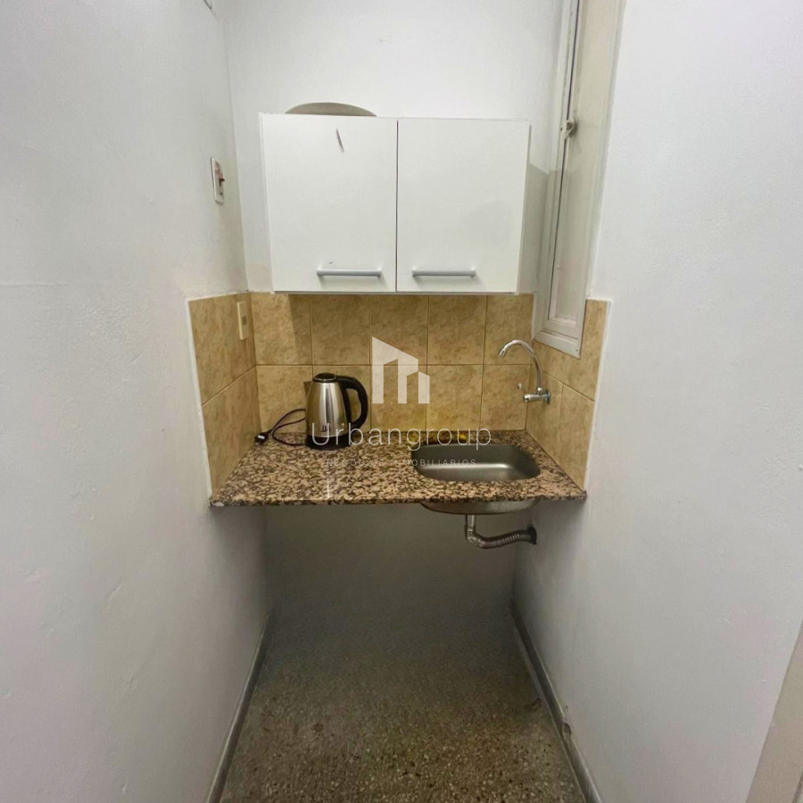 Oficina ID.42 - Oficina en Venta Av. 18 de Julio. OPORTUNIDAD DE INVERSIÓN !!