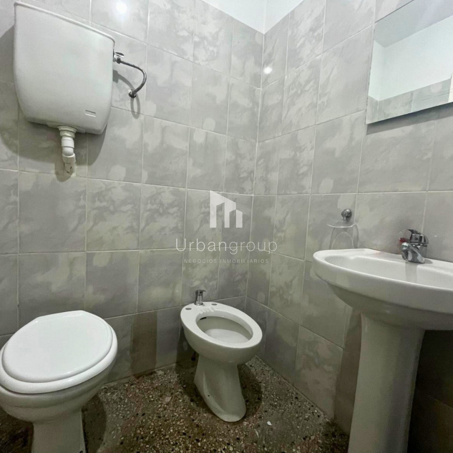 Oficina ID.42 - Oficina en Venta Av. 18 de Julio. OPORTUNIDAD DE INVERSIÓN !!