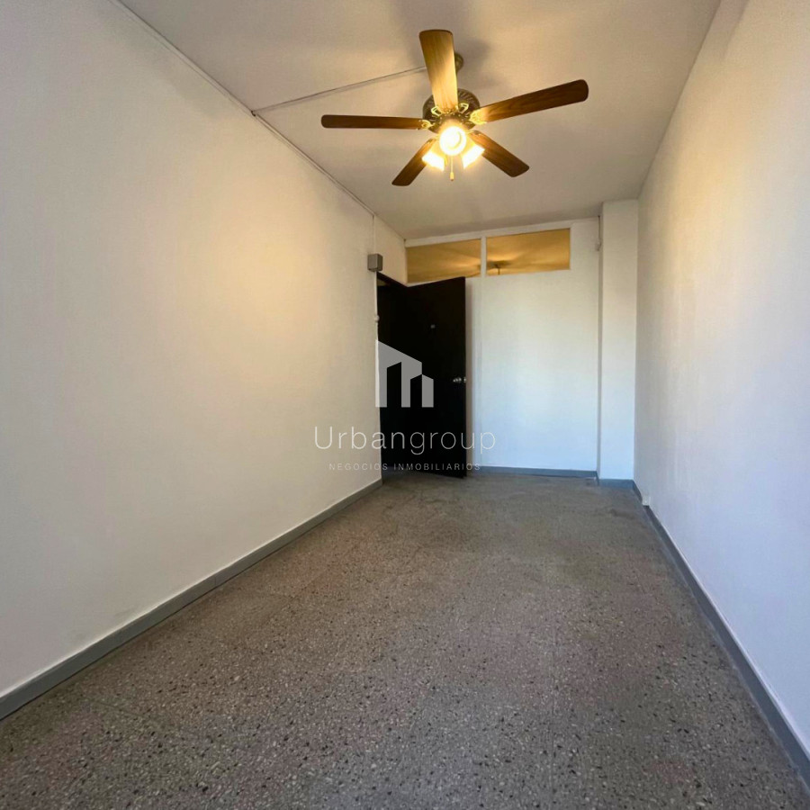 Oficina ID.42 - Oficina en Venta Av. 18 de Julio. OPORTUNIDAD DE INVERSIÓN !!