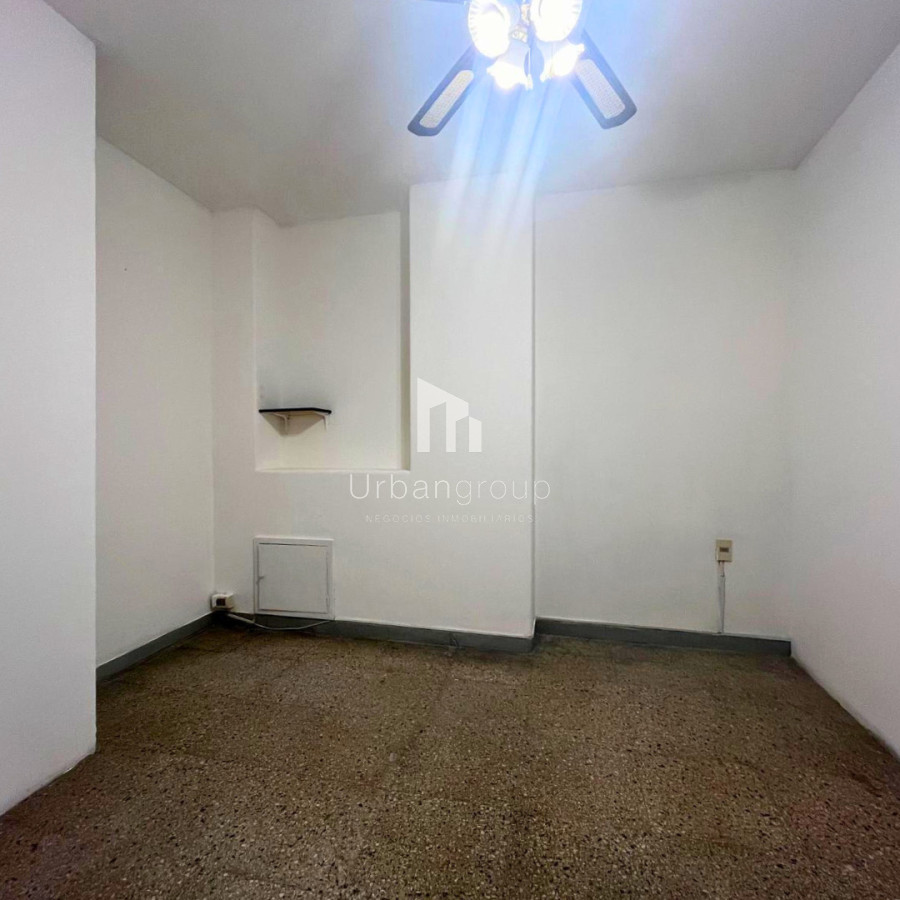 Oficina ID.42 - Oficina en Venta Av. 18 de Julio. OPORTUNIDAD DE INVERSIÓN !!