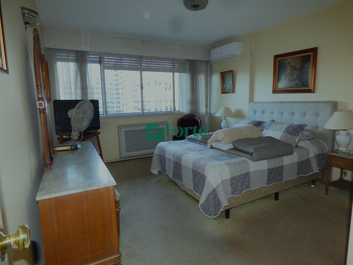 Apartamento ID.2 - Apartamento de 3 dormitorios en Venta en el Centro