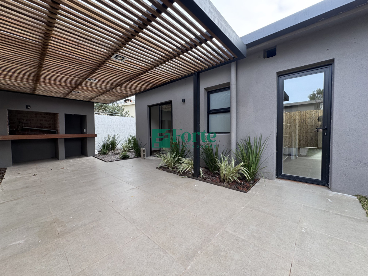 Casa ID.45 - Casa de 2 dormitorios en Alquiler en Carrasco Norte