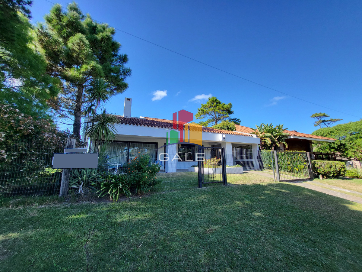 Casa ID.3522 - ALQUILER ANUAL CASA PLAYA MANSA PARADA 16