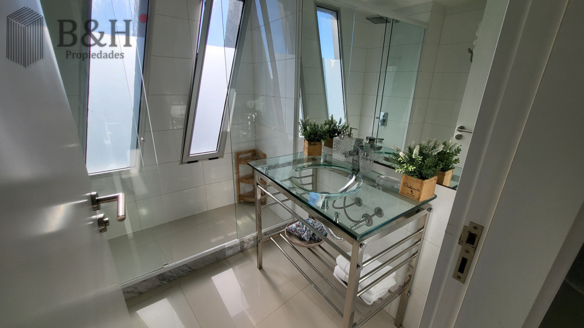 Apartamento ID.7484 - ESPECTACULAR APARTAMENTO CON VISTA AL MAR - RUTA 10 MANANTIALES PUNTA DEL ESTE