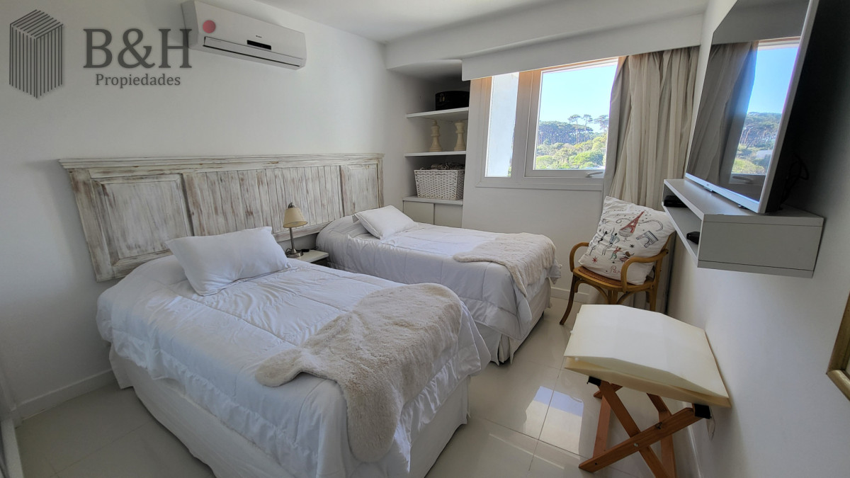 Apartamento ID.7484 - ESPECTACULAR APARTAMENTO CON VISTA AL MAR - RUTA 10 MANANTIALES PUNTA DEL ESTE