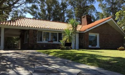 ALQUILER CASA 4 DORMITORIOS PINARES PUNTA DEL ESTE