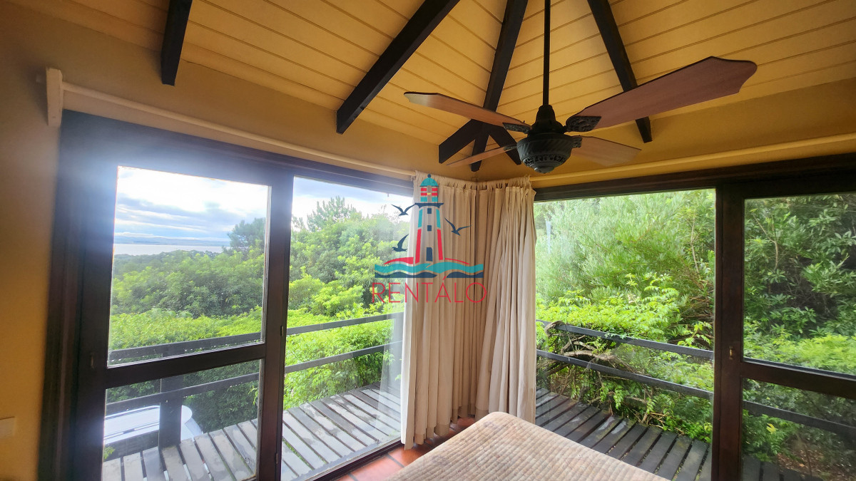 Casa ID.198 - Casa en venta 4 dormitorios en Las Cumbres vista a la Laguna del Sauce